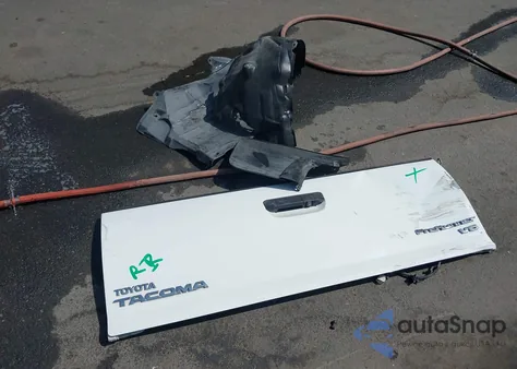 2014 Toyota Tacoma Prerunner V6 z USA, uszkodzony, nr VIN 5TFJU4GN0EX058433